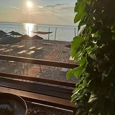 To Let Giannis شقة *
